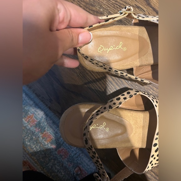 Qupid Tan and Black Block Heel Sandals- SEE NOTES - Picture 7 of 7